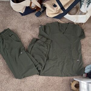 Figs joggers m/t & matching scrub top M